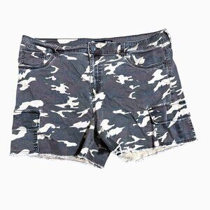 Kut From The Kloth Women's size  18 Shorts Gidget Fray Short camouflaged cargo